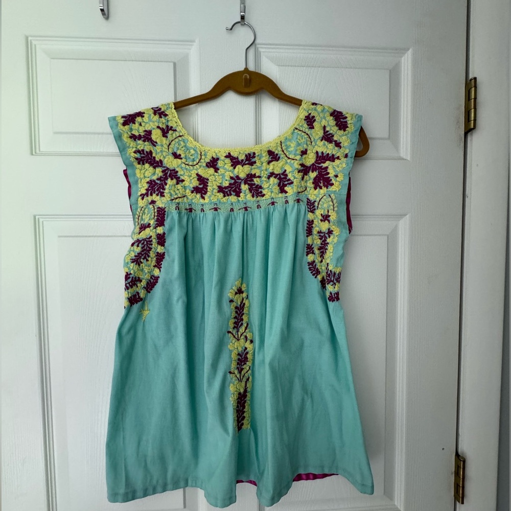 Mi Golondrina Size Small Shirt